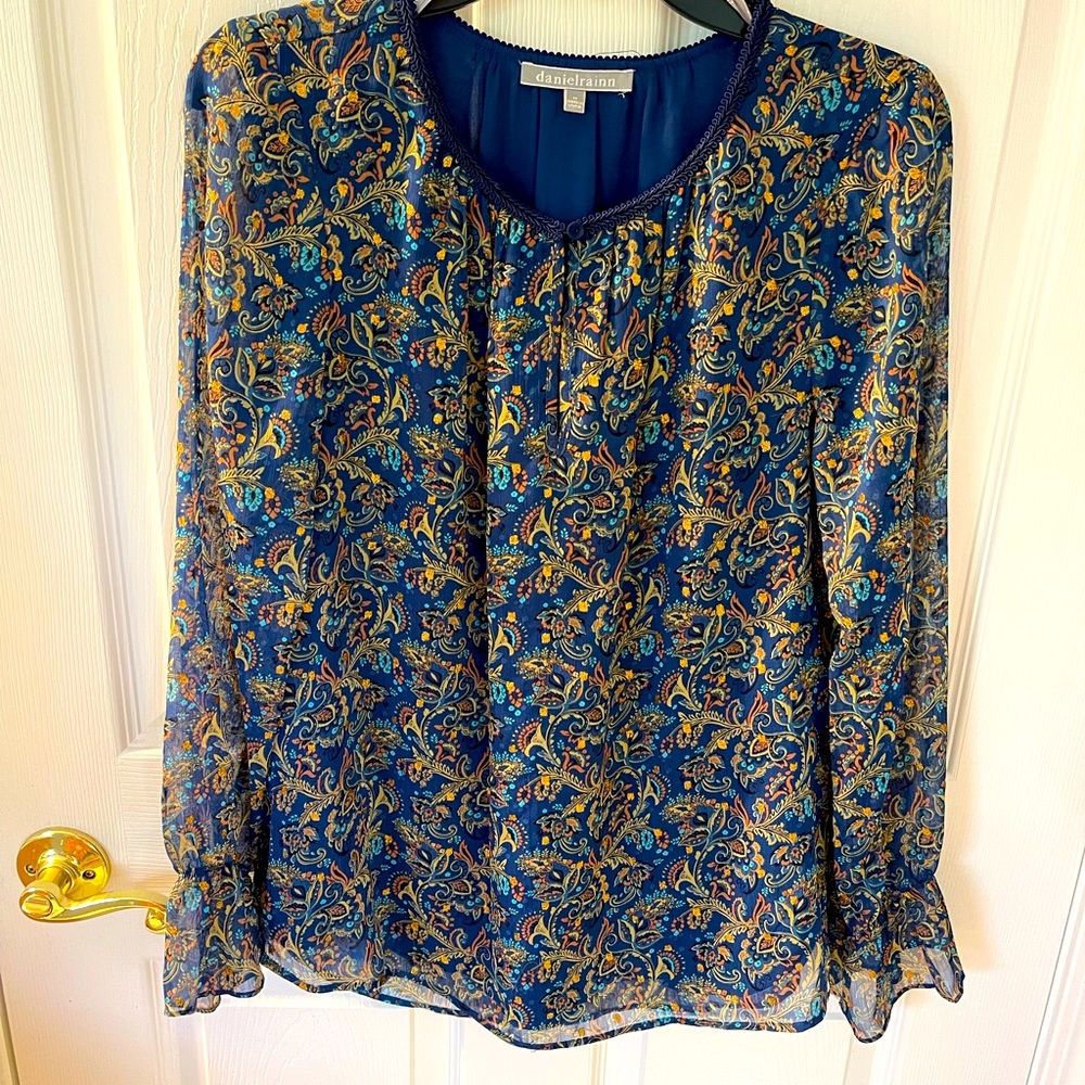 🦋🦋🦋 EUC  Stitch Fix: DANIEL RAINN Blouse 🦋🦋🦋